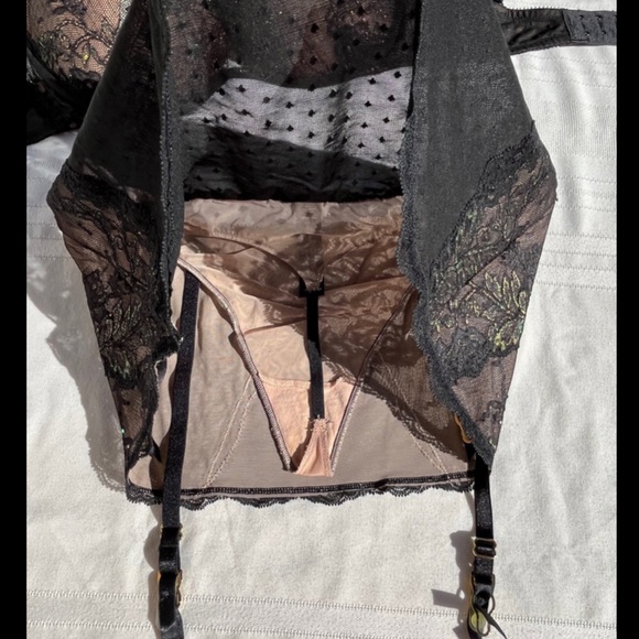 Victoria’s Secret Angel Fantasy Blinged Out Bra and Skirted Garter Belt - Picture 9 of 12